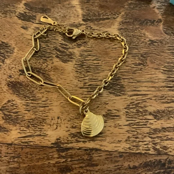 Shell bracelet. - Picture 1 of 1